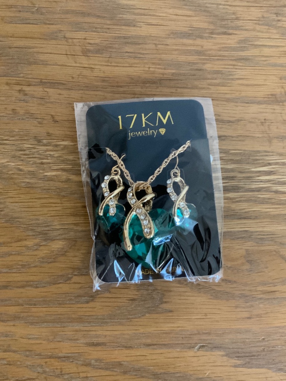 Set necklace and earrings